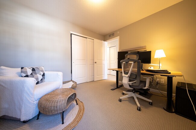 Building Photo - 756 Stonegate Rd