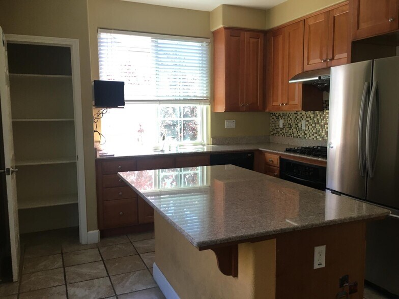 Building Photo - 1061 Pearl Terrace