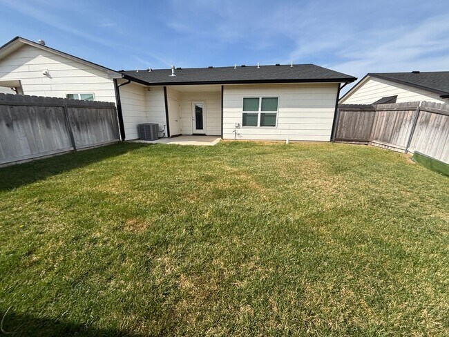 Building Photo - 1747/49 Hickory