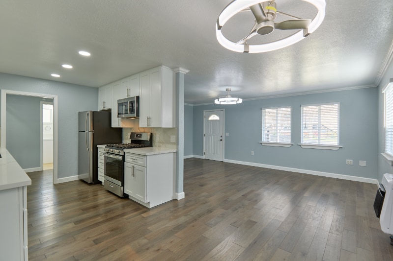 Building Photo - 781 Elm St