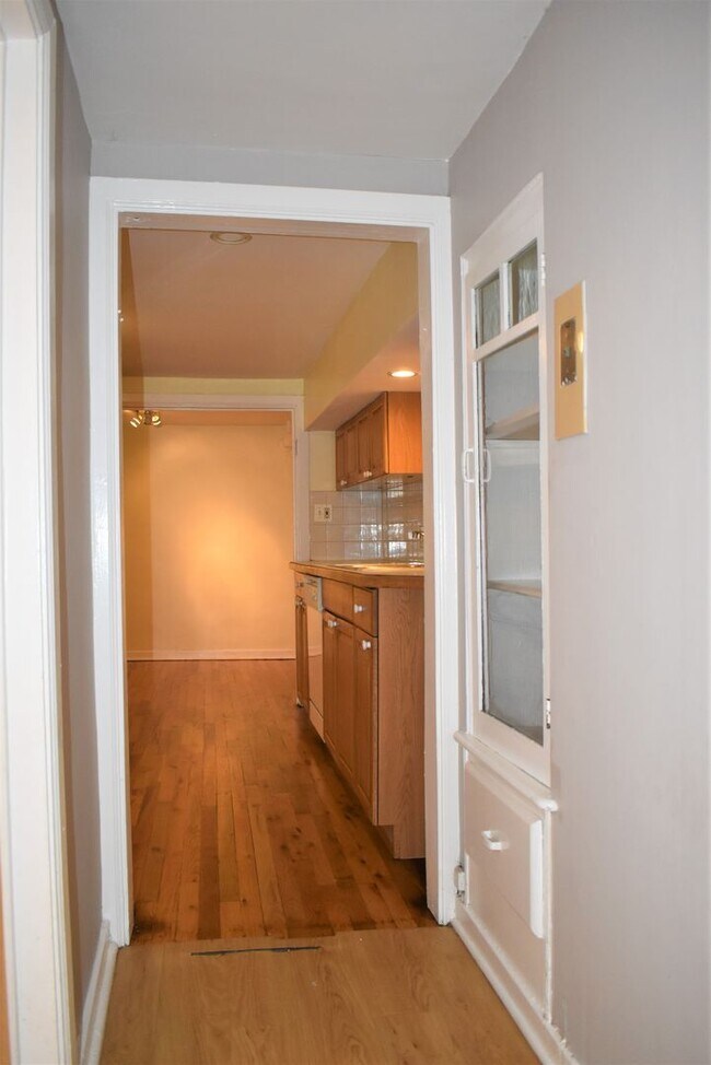 Building Photo - 1628 Gunderson Ave