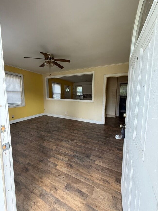 Building Photo - ***MOVE IN SPECIAL*** 1st Month's Rent Fre...