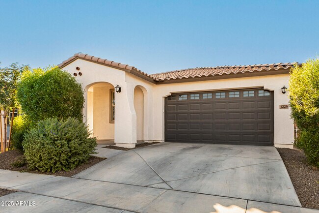 Primary Photo - 1229 E Maldonado Dr