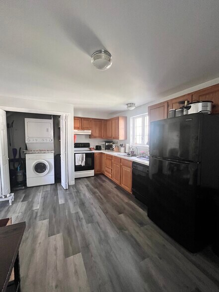 Building Photo - 51 Mitton St