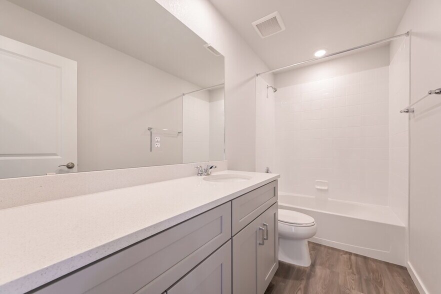 Building Photo - 1399 Orchard St