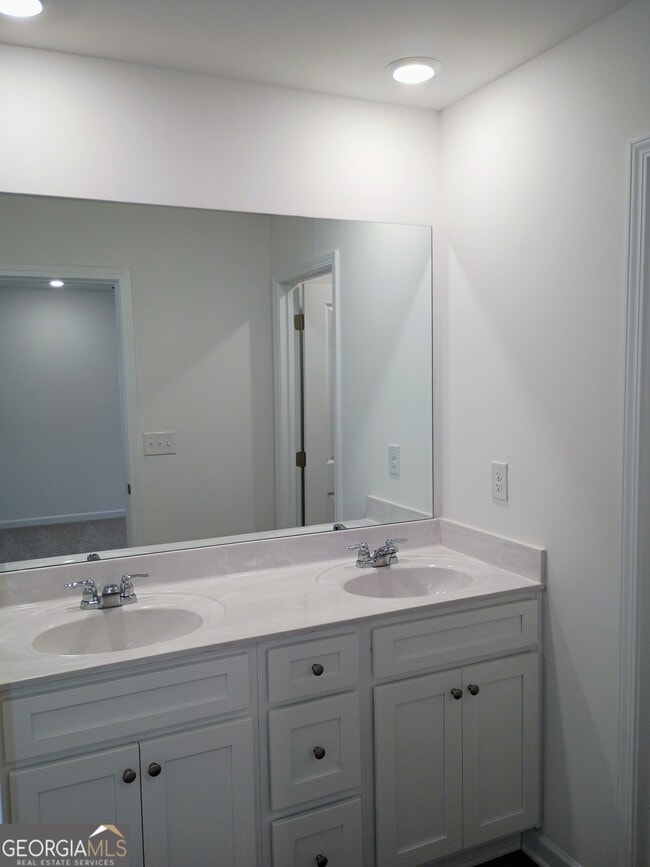 Building Photo - 236 Kenoot Dr