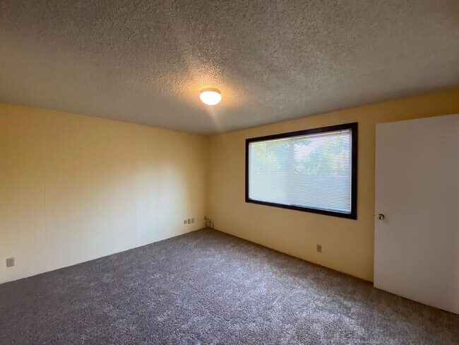 Building Photo - 2469 Miami Ln