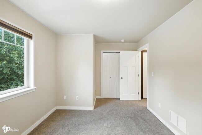 Building Photo - 4 Bedroom | 2.5 Bathroom | Garage - Conven...