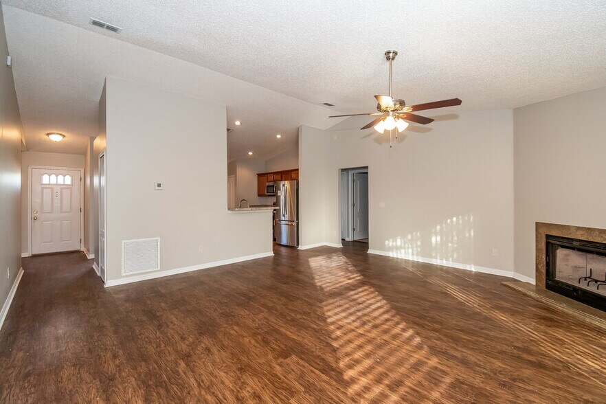 Building Photo - 11533 Twin Oaks Trail