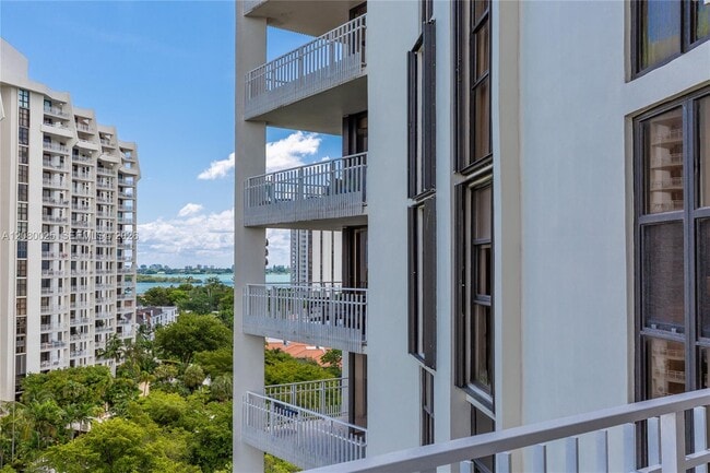Building Photo - 2000 Towerside Terrace