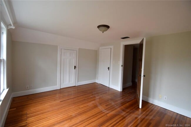 Building Photo - 809 Whitney Ave