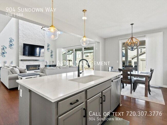 Building Photo - 904 Sundown Way