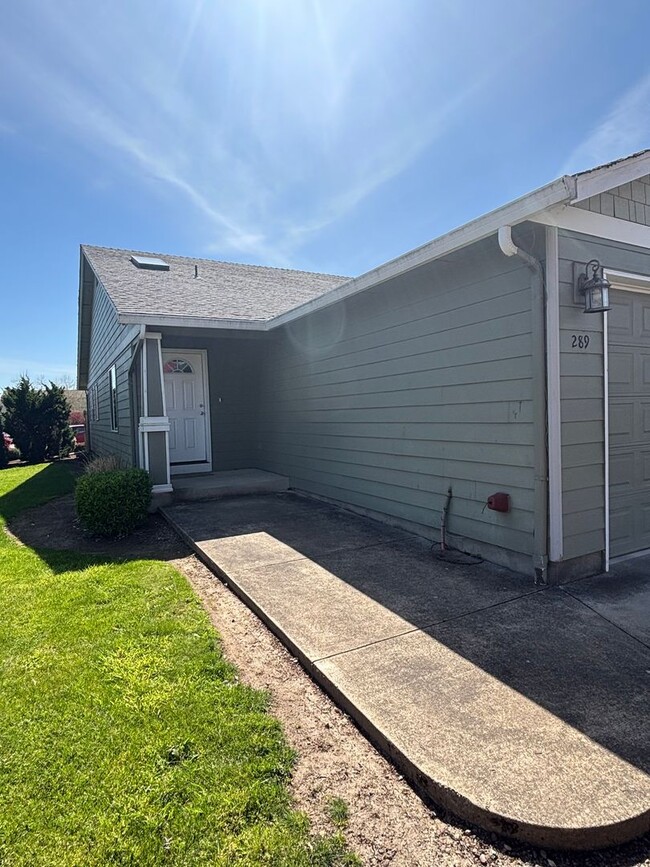 Building Photo - 287-289 Gwinn St Monmouth, OR 97351