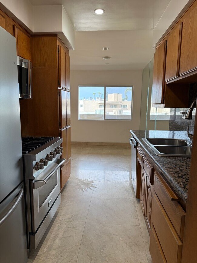 Building Photo - North Hollywood, 2br -2ba HOME