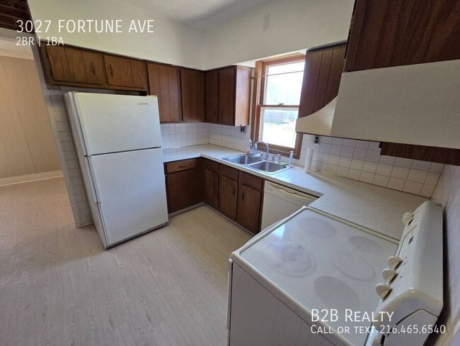 Building Photo - 3027 Fortune Ave