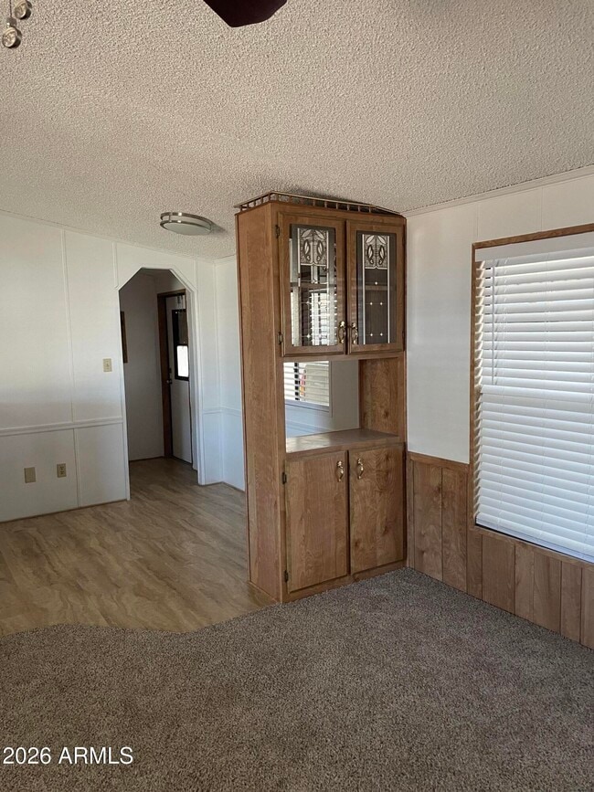 Building Photo - 415 E Villa Theresa Dr