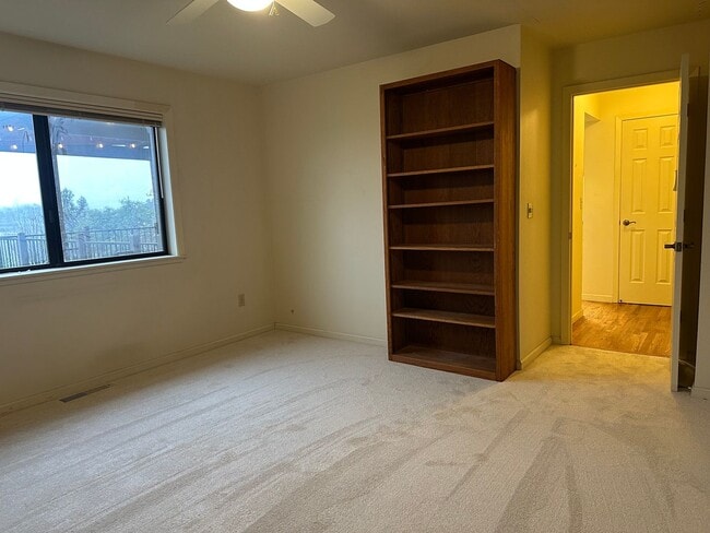 Building Photo - Available now, Executive 4 bdrm home with pool & hot tub!