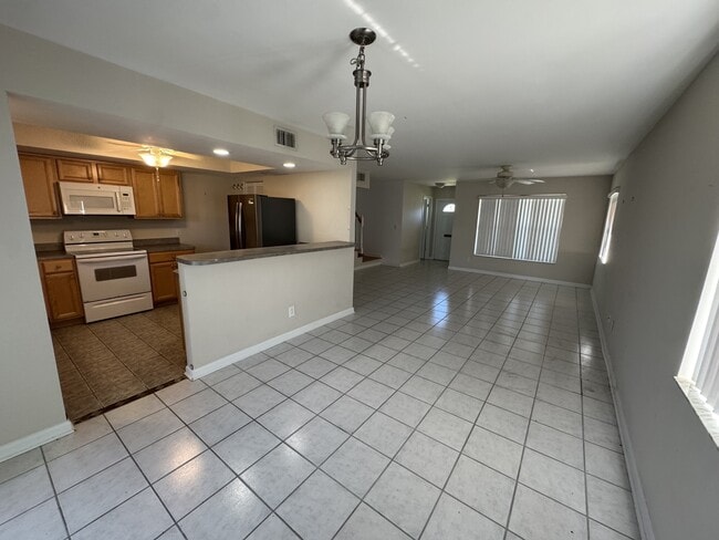 Building Photo - 416 Dove Ln