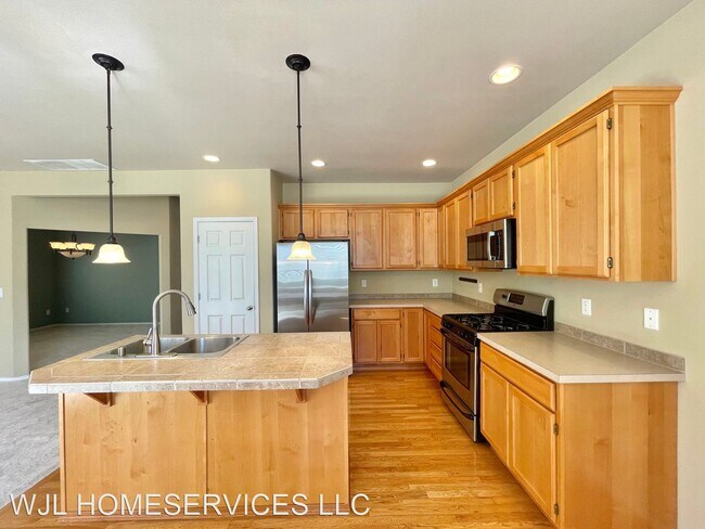Building Photo - 4 br, 2.5 bath House - 17830 14th Ave W