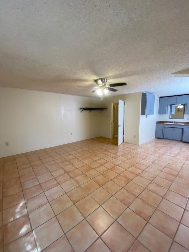 Building Photo - 8258 Warren Vista Ave