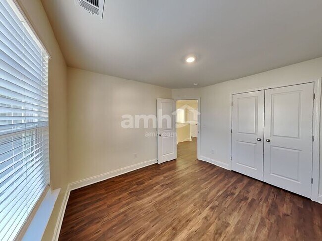 Building Photo - 2068 Williamshire Ln
