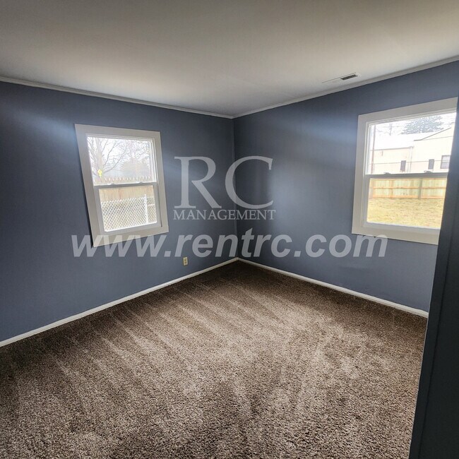 Building Photo - 210 Lindenwood-