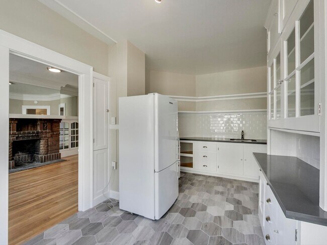 Building Photo - 159 Dolores St