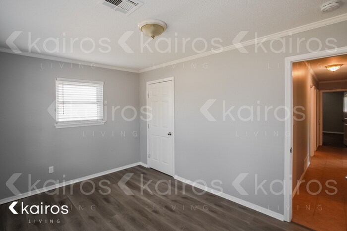 Building Photo - 204 NE 19th St