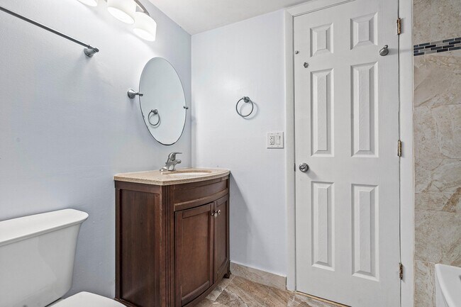 Building Photo - 204 Foxtail Dr
