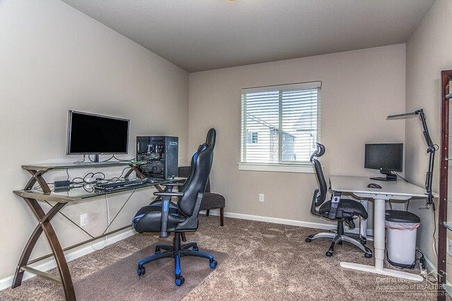 Building Photo - 20758 NE Sierra Dr