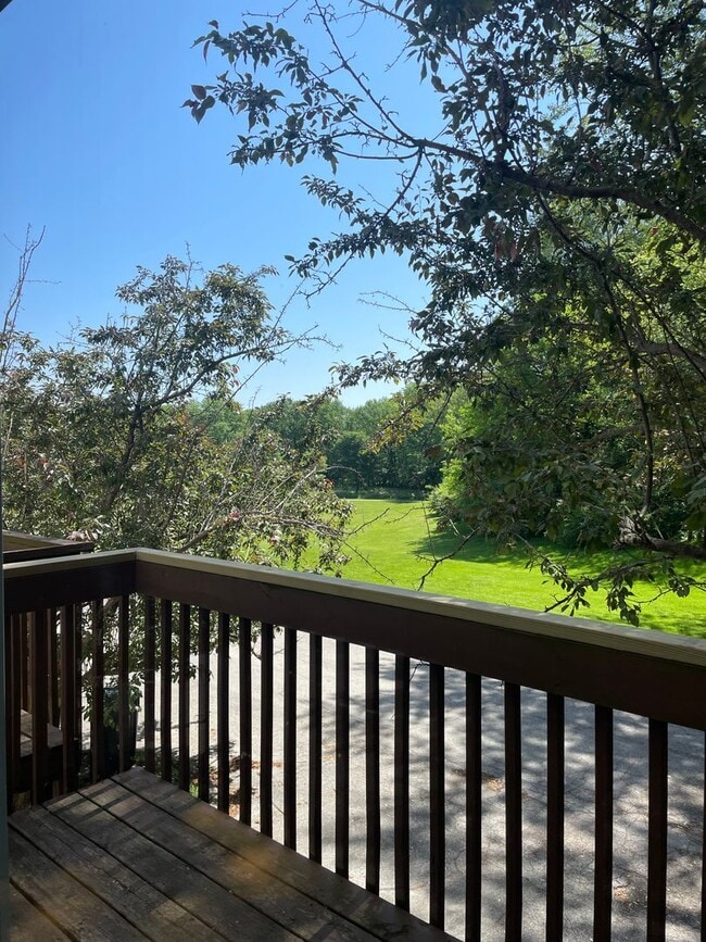 Building Photo - 2 Bed/1.5 Bath Condo Close to UIHC!