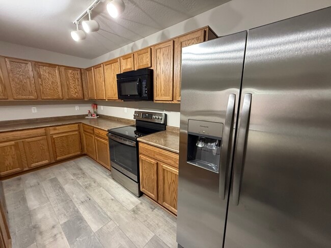 Building Photo - 942 S Deerfield Ln