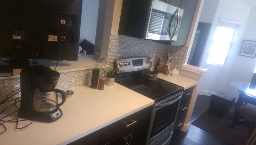 Kitchen - 8055 Mountain View Dr