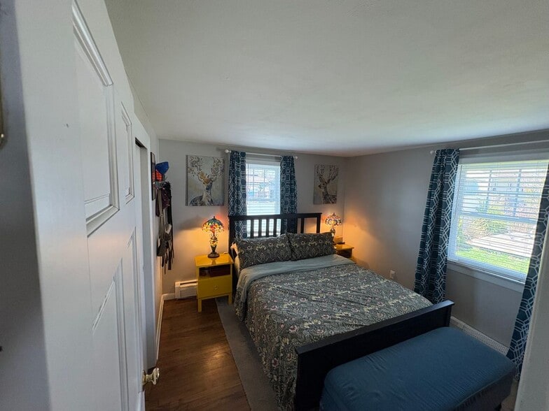 Building Photo - 82 Parker Ave