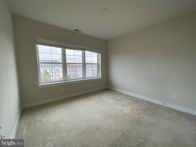 Building Photo - 2903 Bleeker St