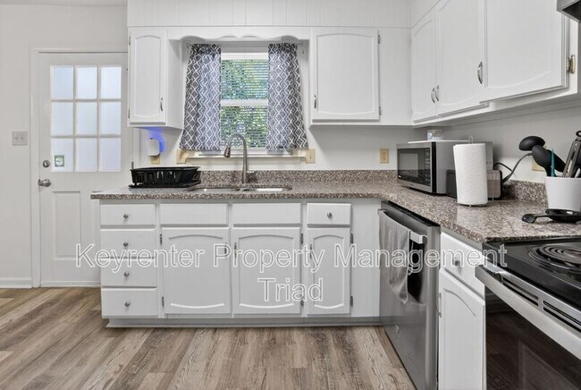 Building Photo - 115 S Mendenhall St