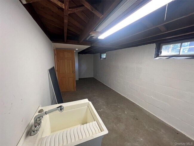 Building Photo - 76 Mt Pleasant Rd