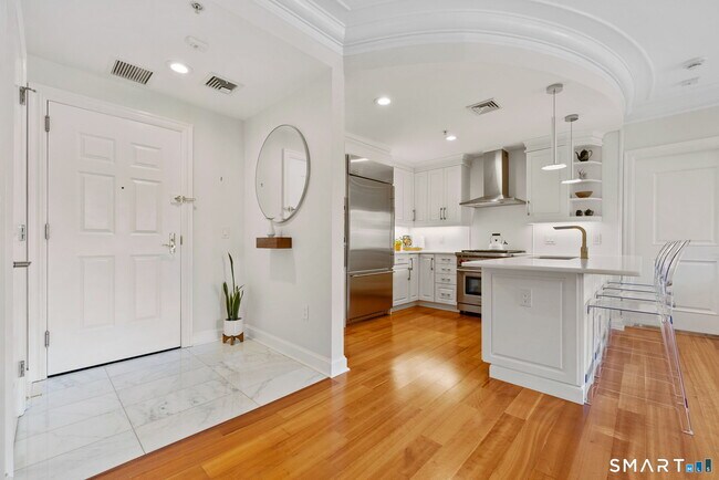 Building Photo - 85 Memorial Rd