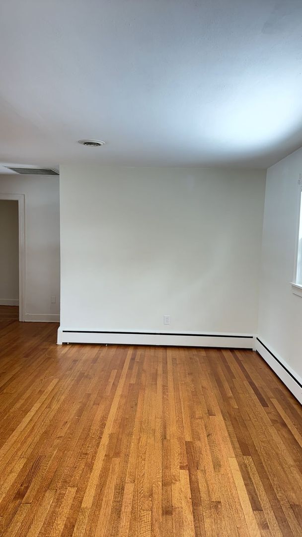 Building Photo - 3 BR 2 BA House