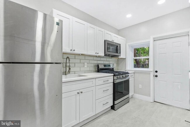 Primary Photo - 6414 N Norwood St