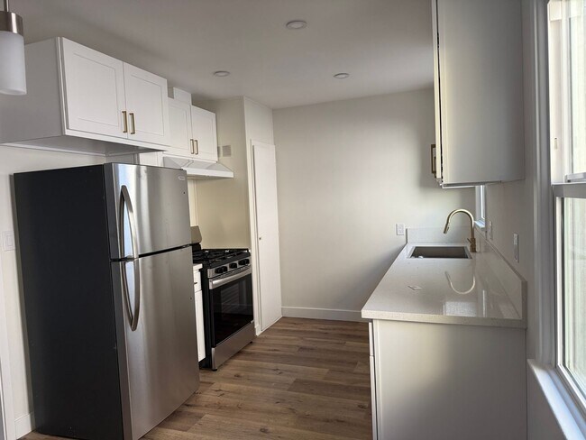 Building Photo - 415 S Main St