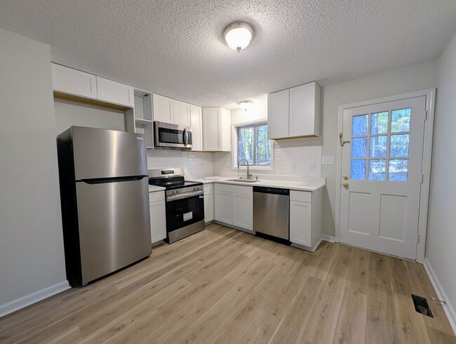 Building Photo - 34 N Circle Dr