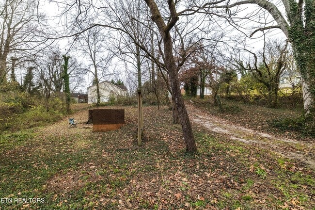 Building Photo - 5501 Lake Shore Dr