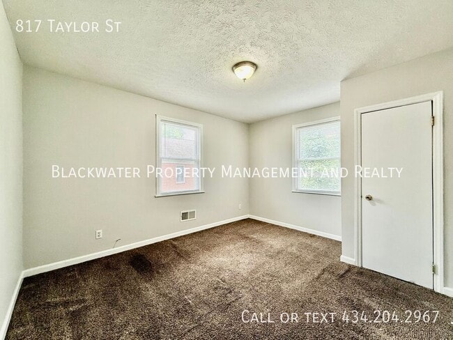 Building Photo - 817 Taylor St