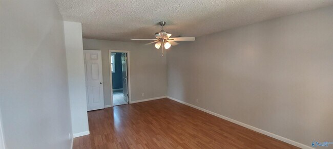 Building Photo - 13031 Camelot Dr SE