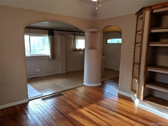Building Photo - AWESOME 3 BDRM HOME IN BERKELEY ONE BLOCK WEST OF TENNYSON STREET! IMMEDIATE OCCUPANCY!