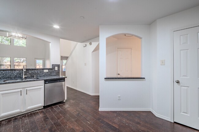 Building Photo - 1144 Landon Ln