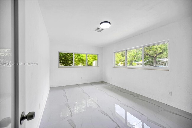Building Photo - 12525 SW 68th Ct