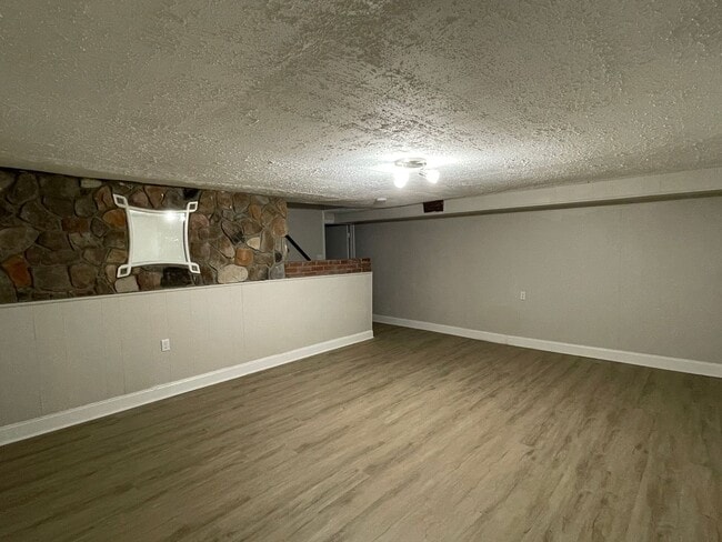 Building Photo - Beautiful 3 Bedroom, 1.5 Bath in Brookhaven