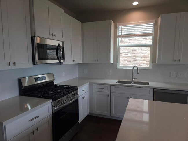 Building Photo - 1007 Tillman Ln